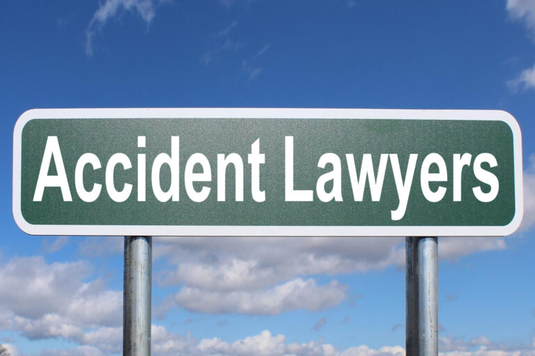 Comparing Contingency Fees and Hourly Rates for Accident Lawyers
